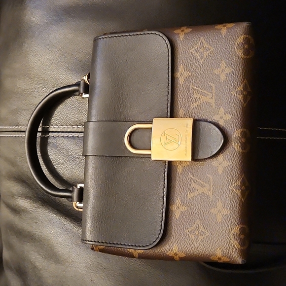 Louis vuittons purse - Picture 1 of 5